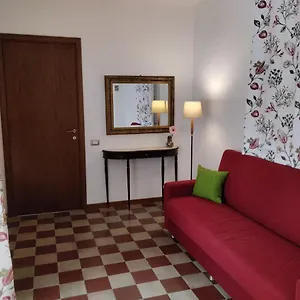 https://manzoni-81.taorminaitalyhotels.com